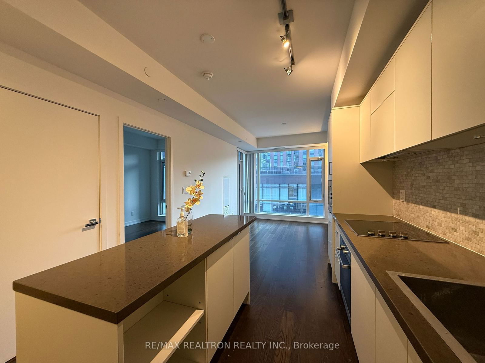 21 Widmer St, unit 1008 for rent