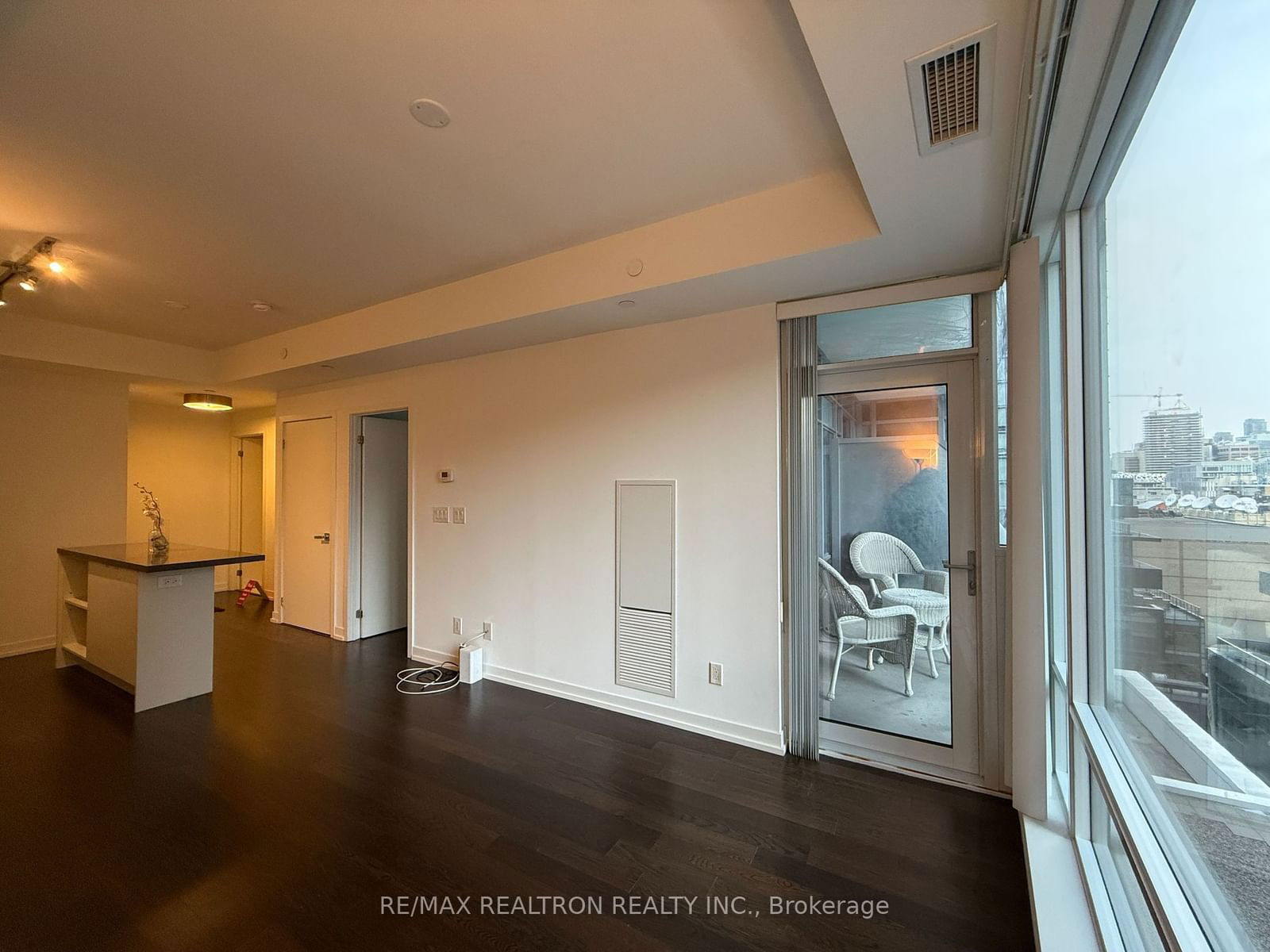 21 Widmer St, unit 1008 for rent