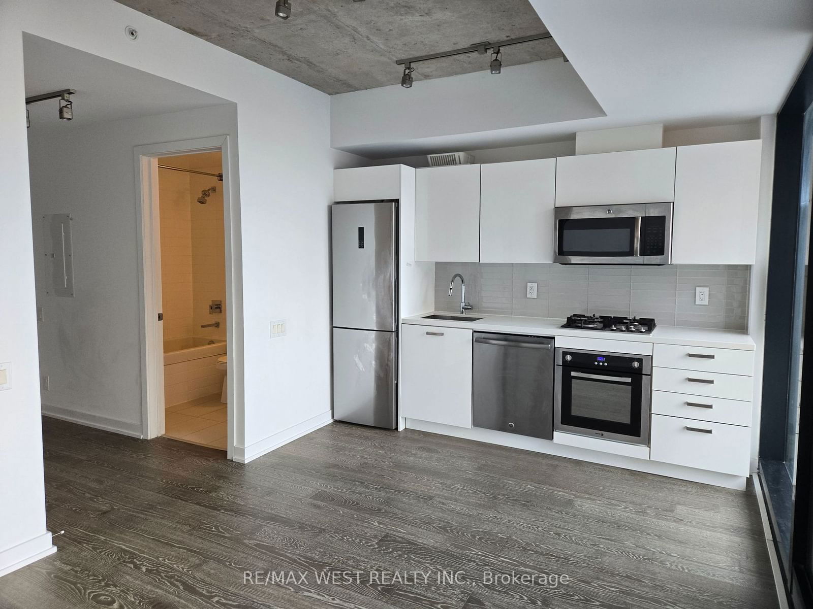 11 Charlotte St, unit 905 for rent