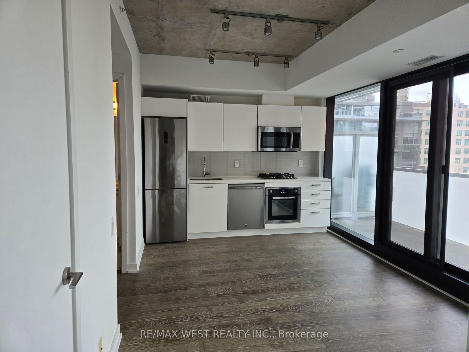 11 Charlotte St, unit 905 for rent