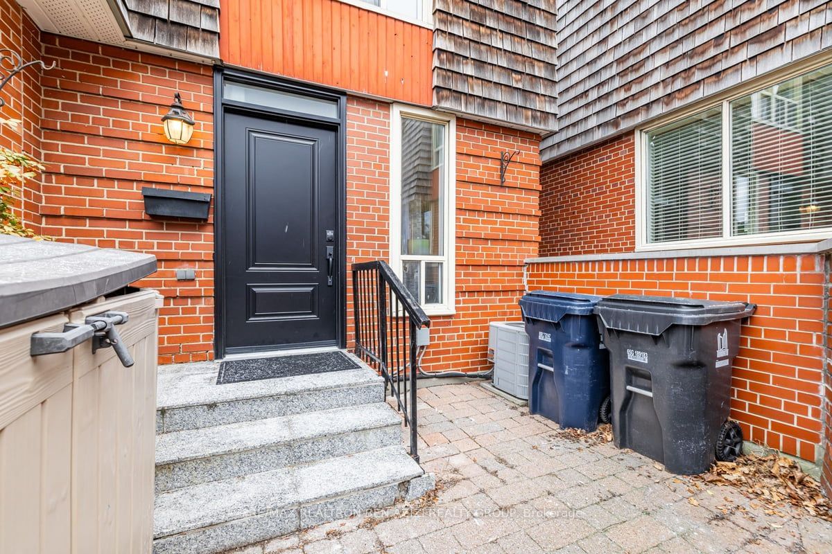 Yorkminster & Upper Canada Townhomes, North York, Toronto