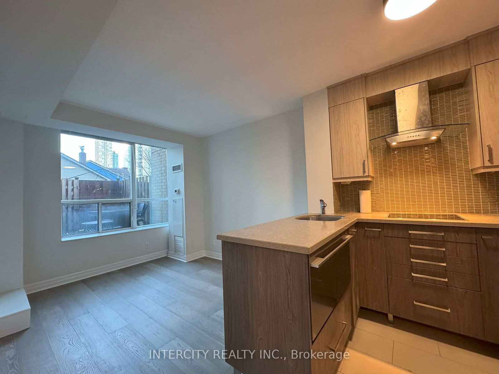 70 Alexander St, unit 201 for rent