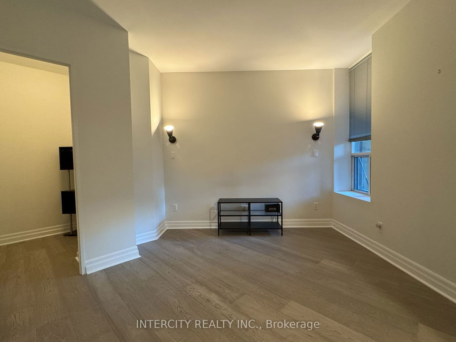 70 Alexander St, unit 201 for rent