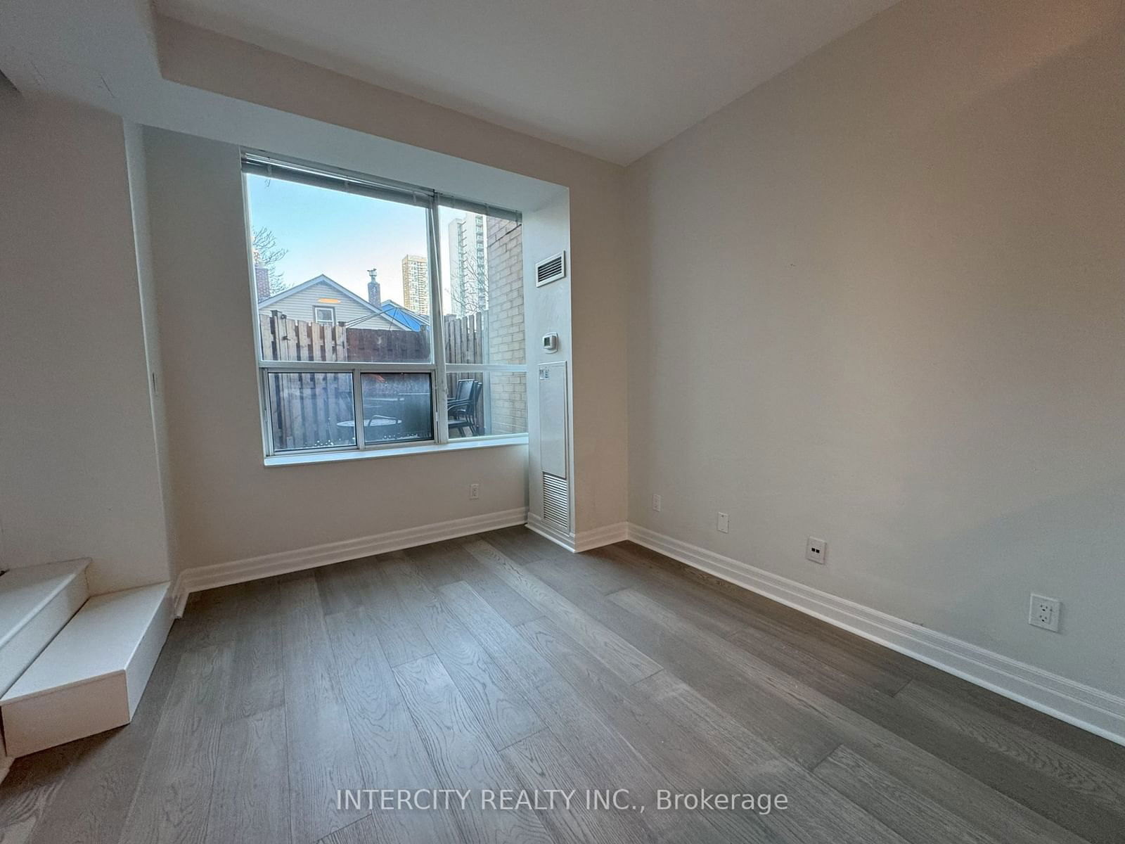 70 Alexander St, unit 201 for rent