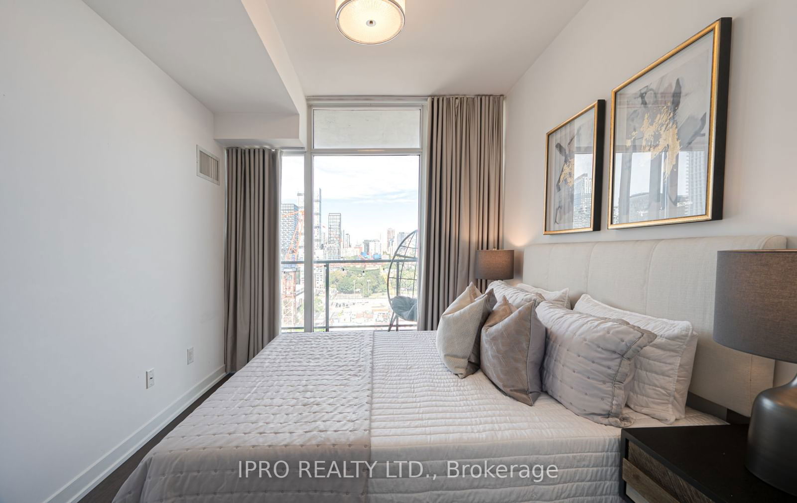 105 George St, unit 1602 for sale