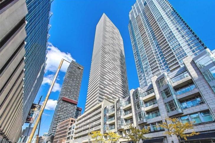 2221 Yonge St, unit 2003 for rent