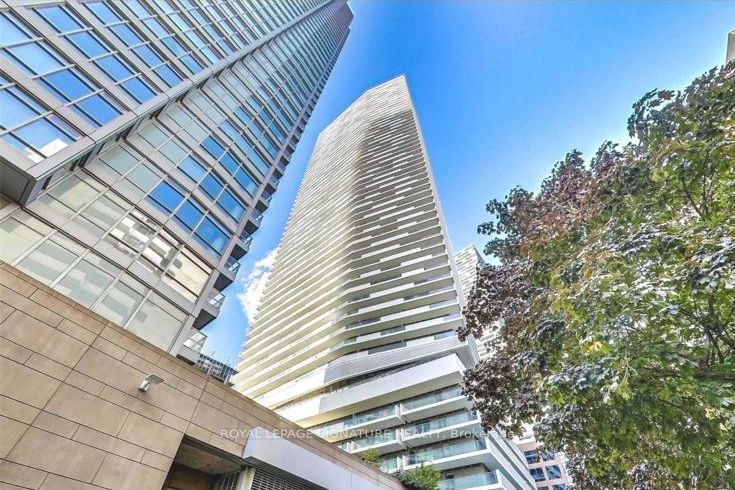 2221 Yonge St, unit 2003 for rent