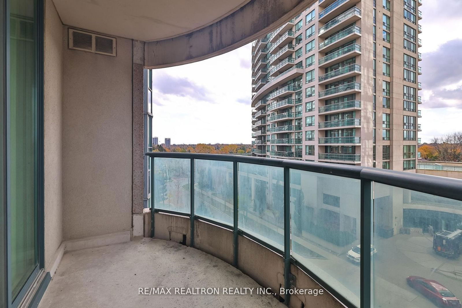 7 Lorraine Dr, unit 606 for rent