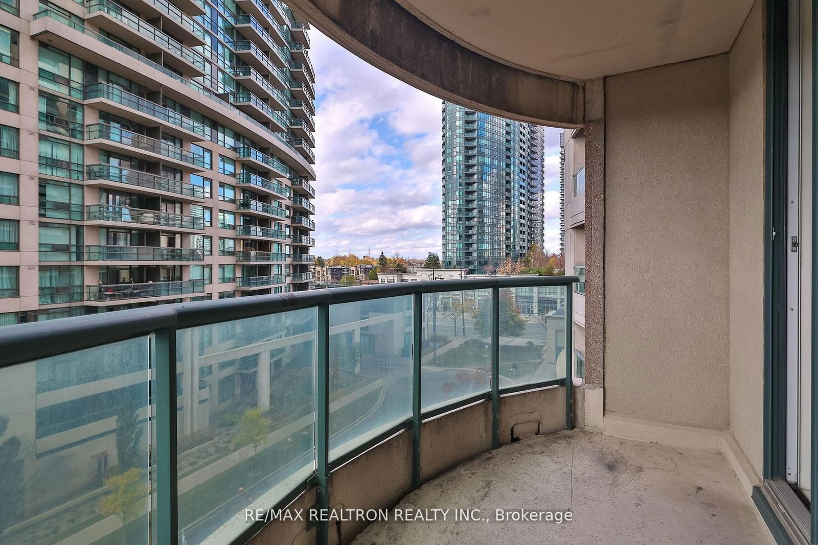 7 Lorraine Dr, unit 606 for rent