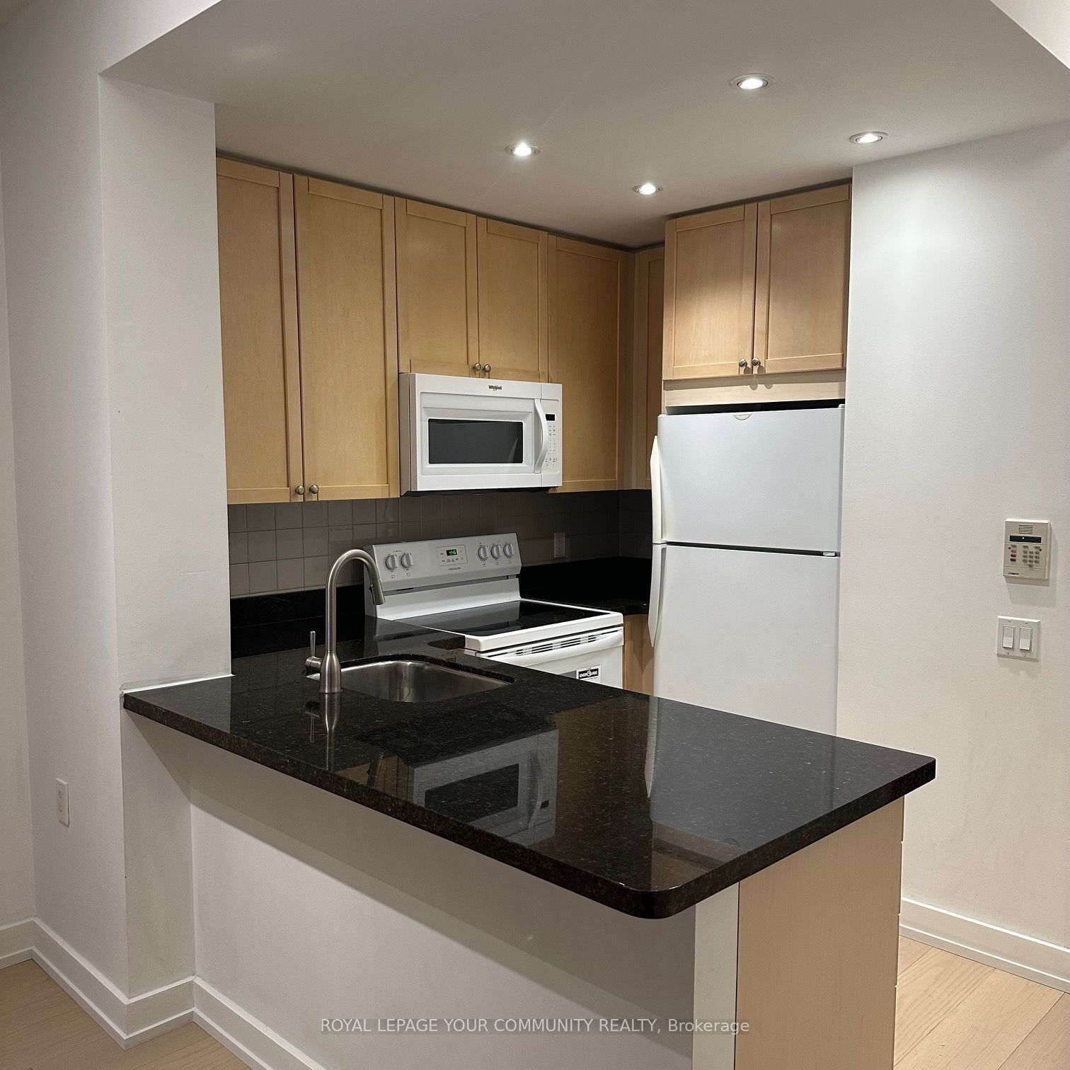 85 Bloor St E, unit 1103 for rent