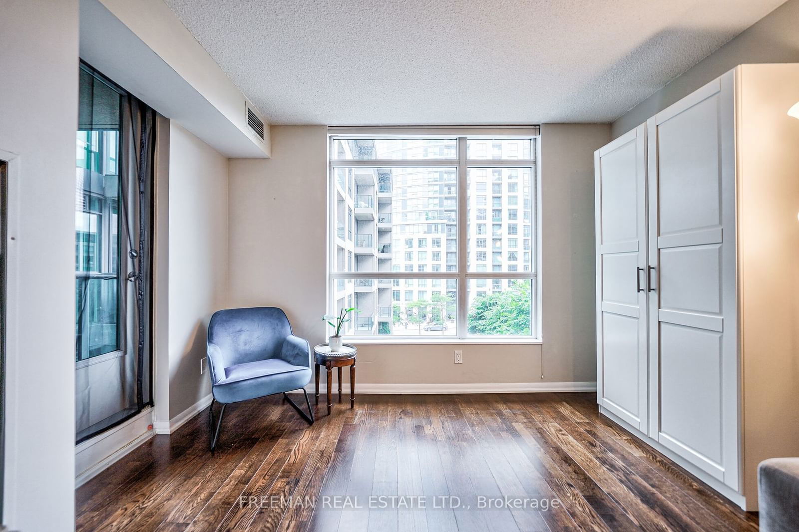 215 Fort York Blvd, unit 417 for rent