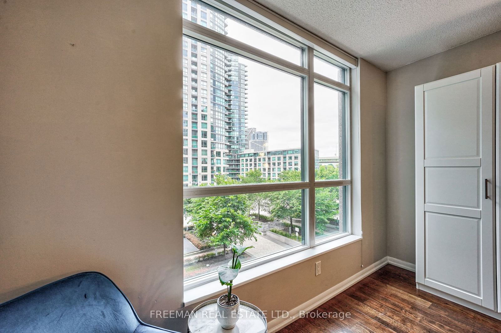 215 Fort York Blvd, unit 417 for rent