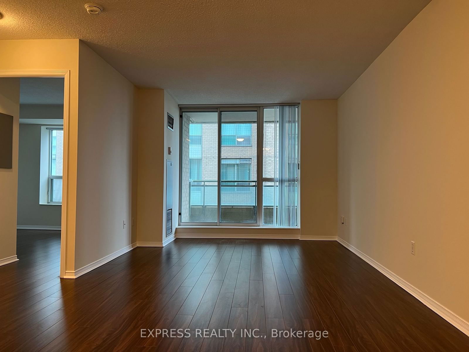 39 Pemberton Ave, unit 716 for rent