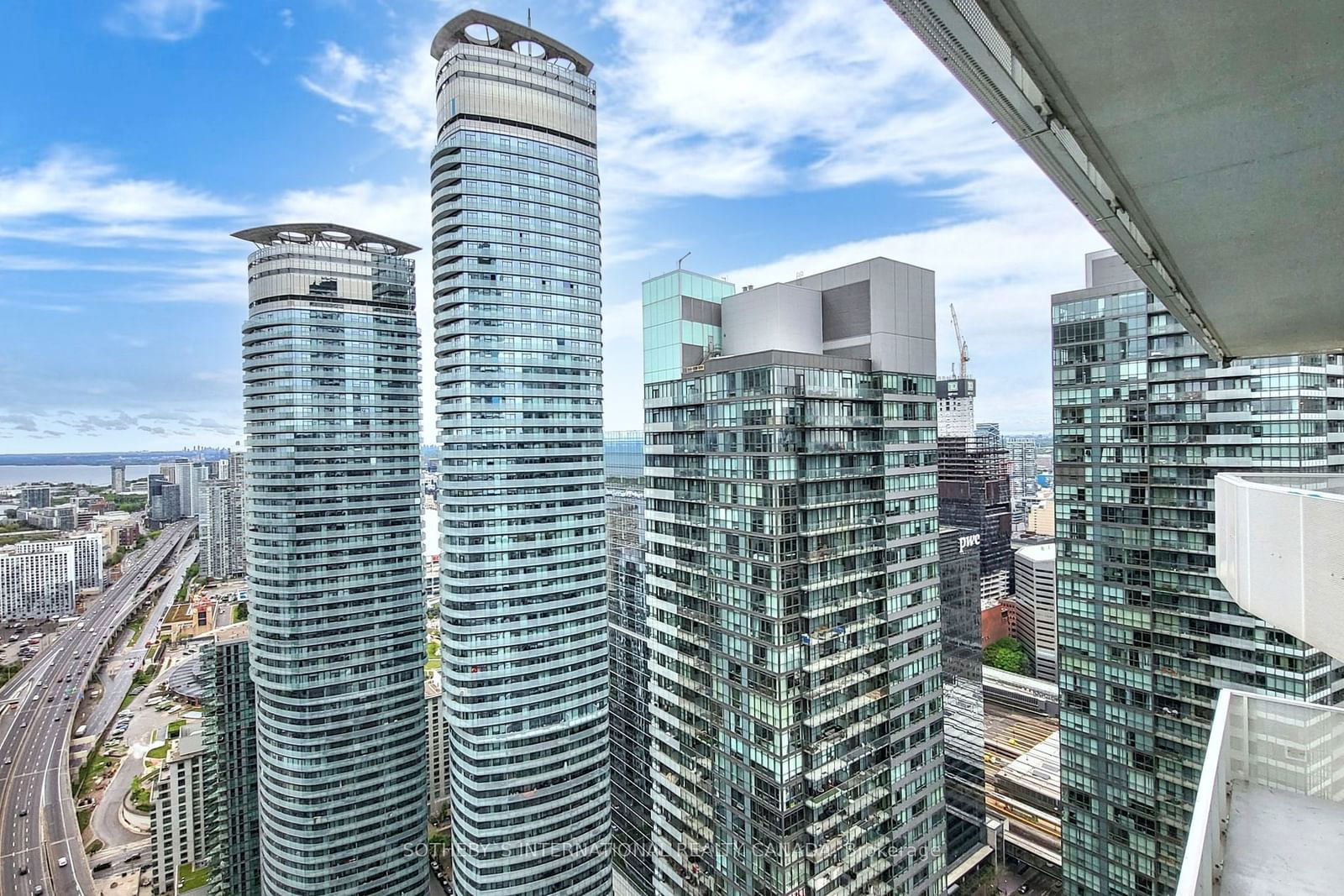 100 Harbour St, unit 2601 for rent