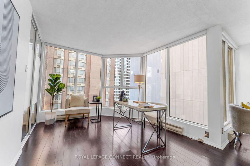 55 Centre Ave, unit 1402 for sale