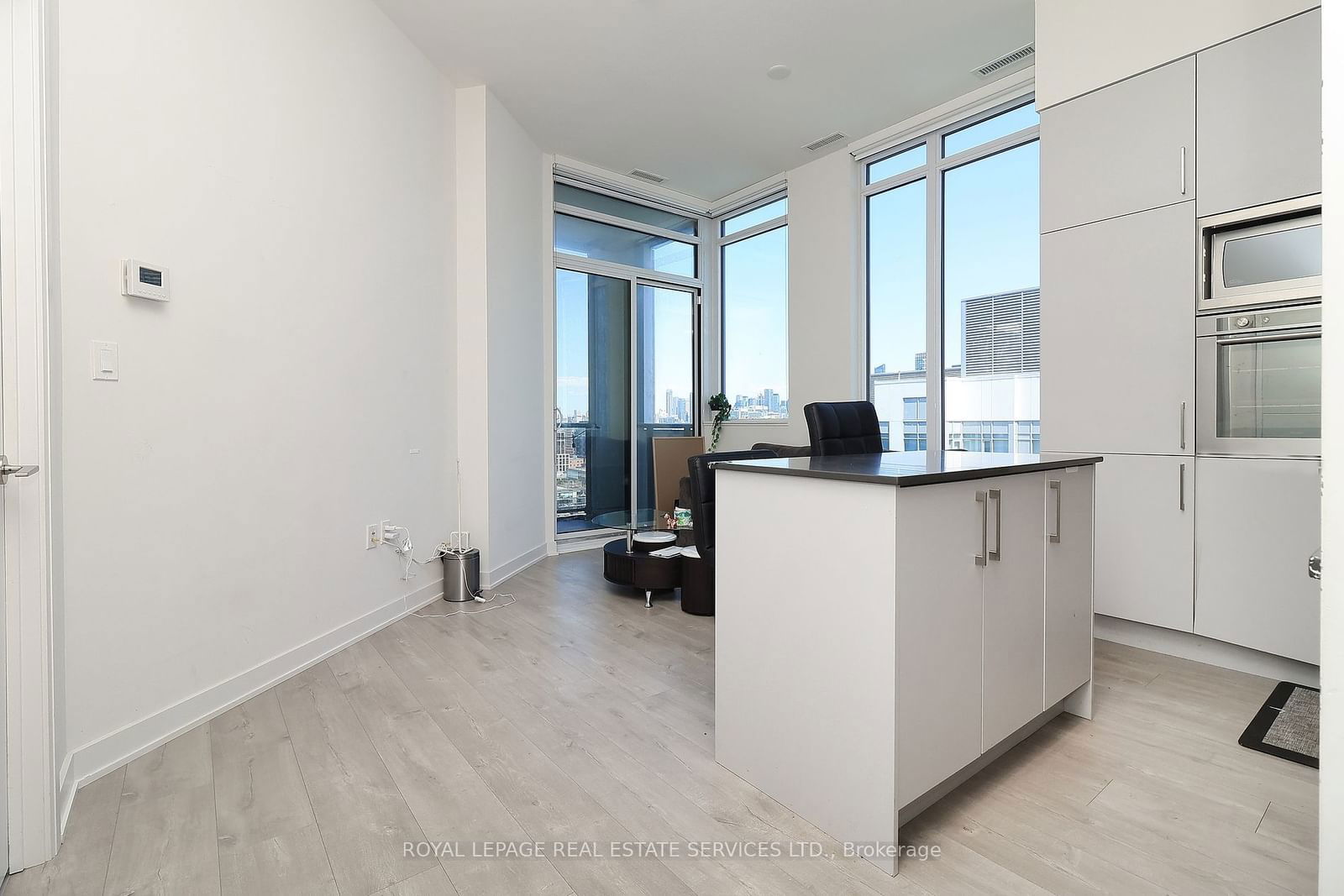 27 Bathurst St, unit 1901W for rent