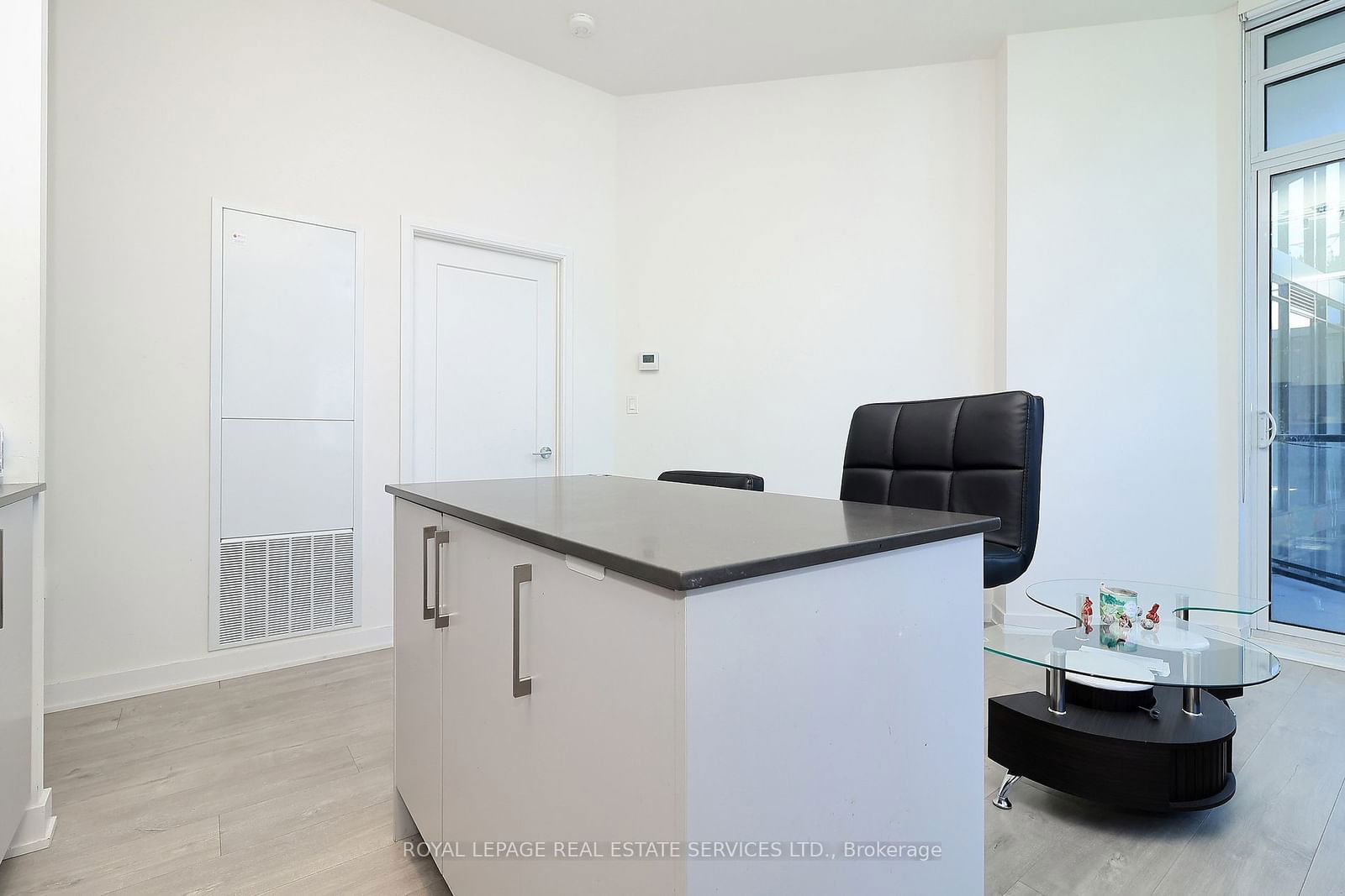 27 Bathurst St, unit 1901W for rent