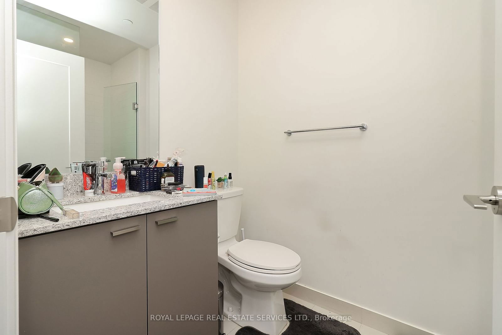 27 Bathurst St, unit 1901W for rent