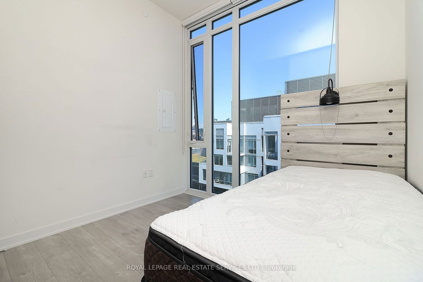 27 Bathurst St, unit 1901W for rent