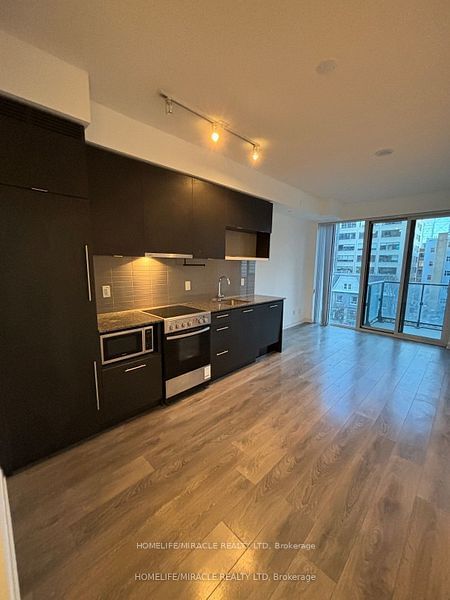 435 Richmond St W, unit 407 for rent