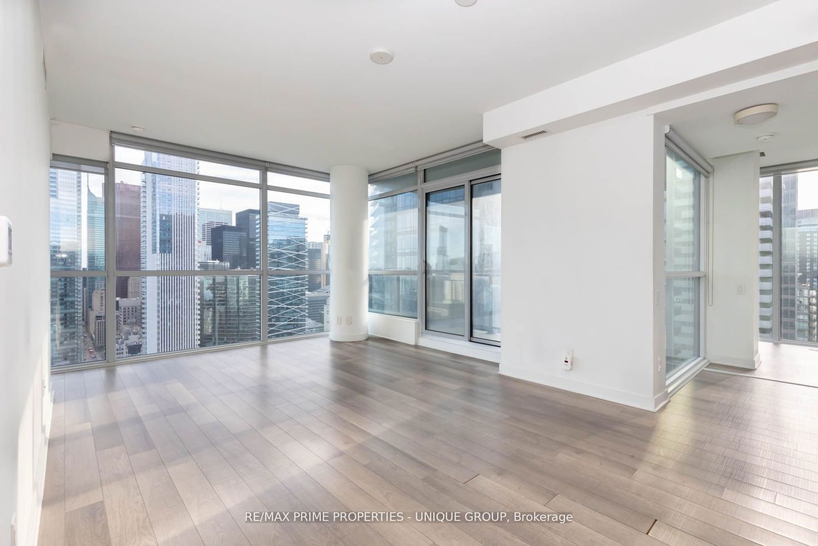 290 Adelaide St W, unit 3510 for rent