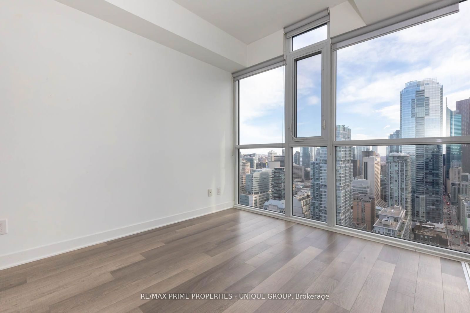 290 Adelaide St W, unit 3510 for rent