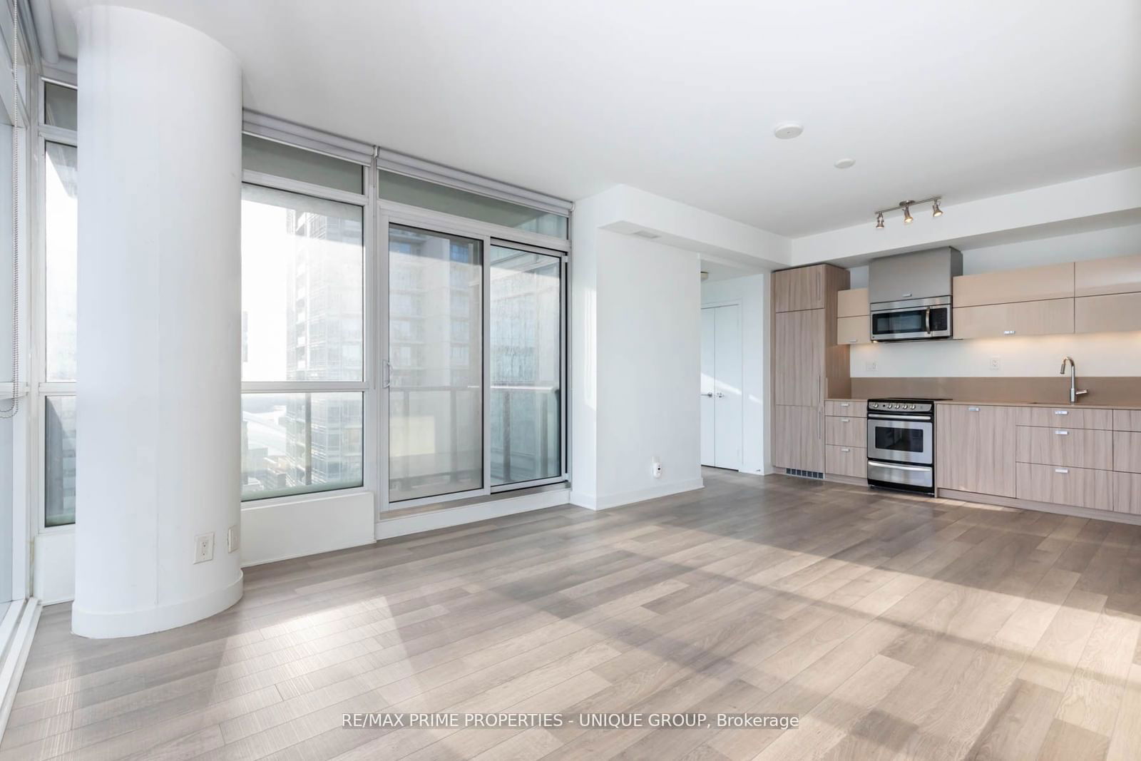 290 Adelaide St W, unit 3510 for rent