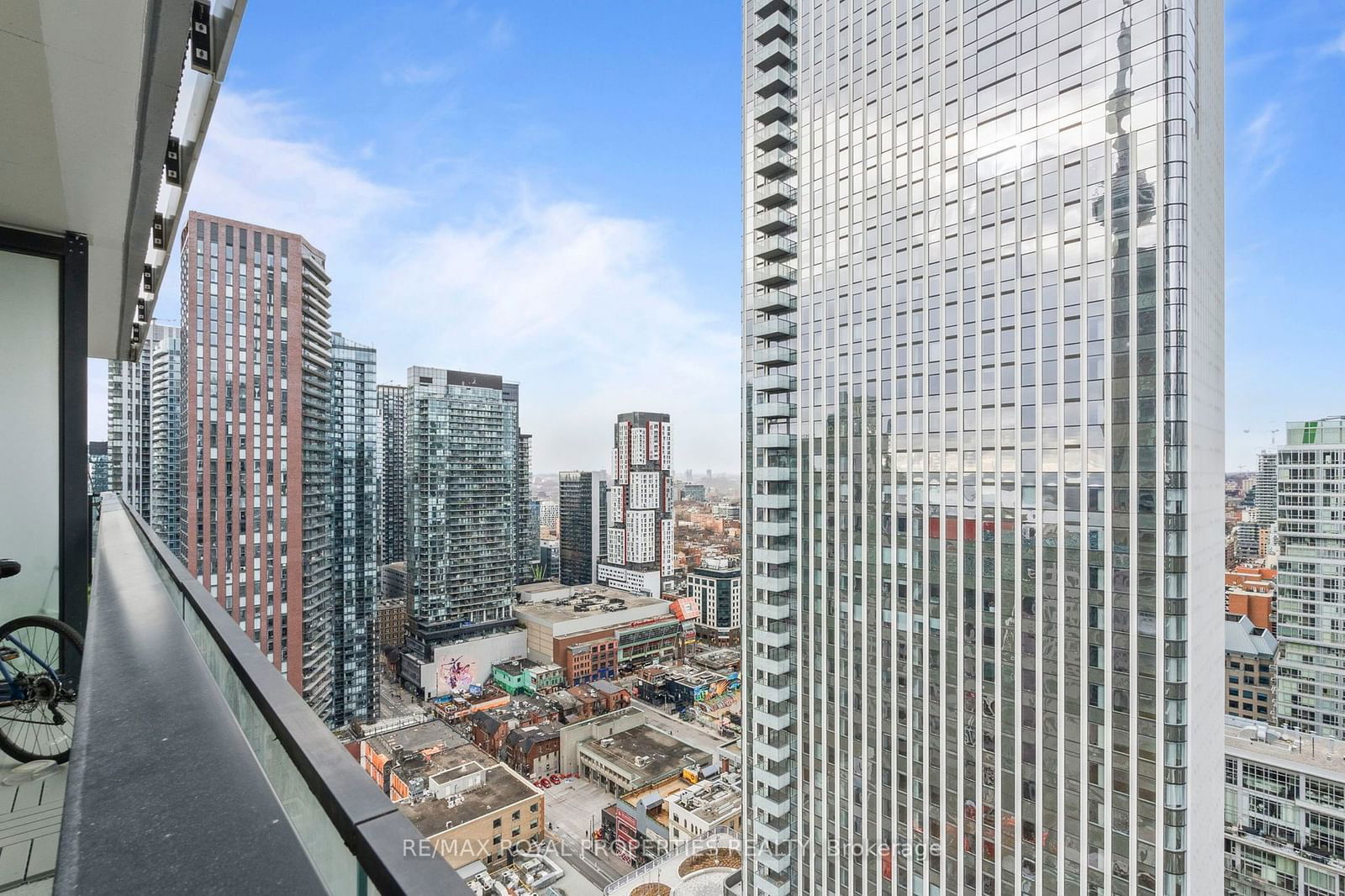 224 King St W, unit 3002 for rent