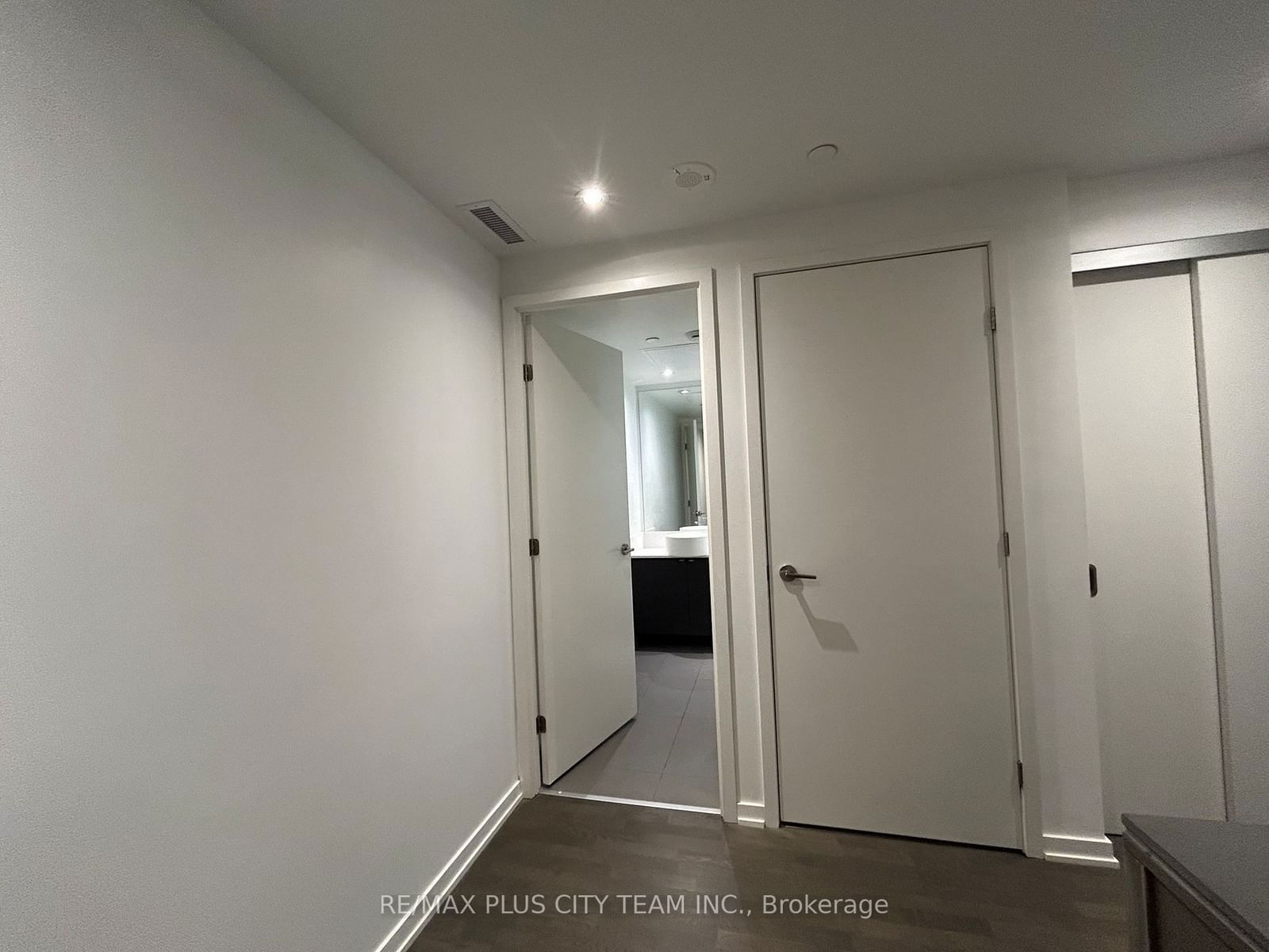 60 Colborne St, unit 419 for rent