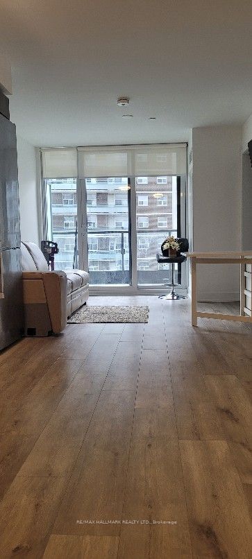 585 Bloor St E, unit 521 for rent