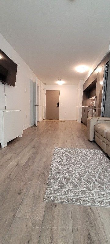 585 Bloor St E, unit 521 for rent