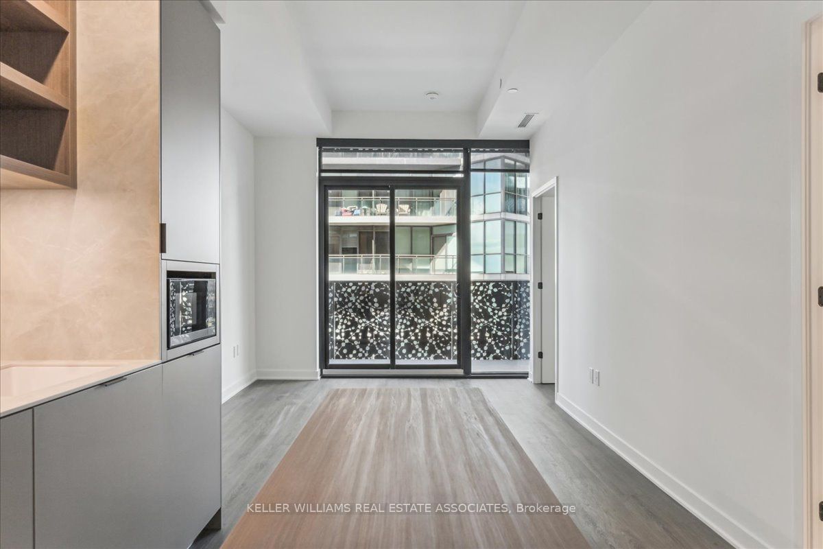 55 Charles St E, unit 3909 for rent