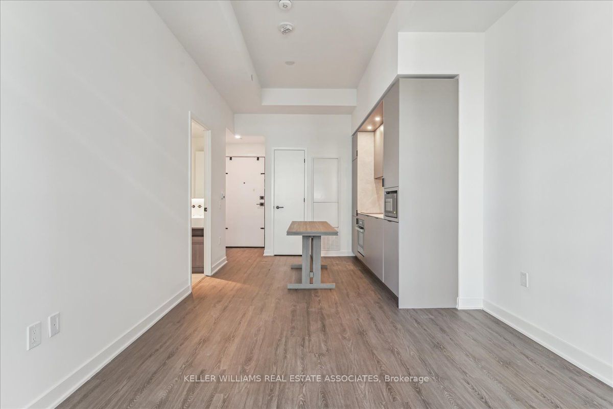 55 Charles St E, unit 3909 for rent