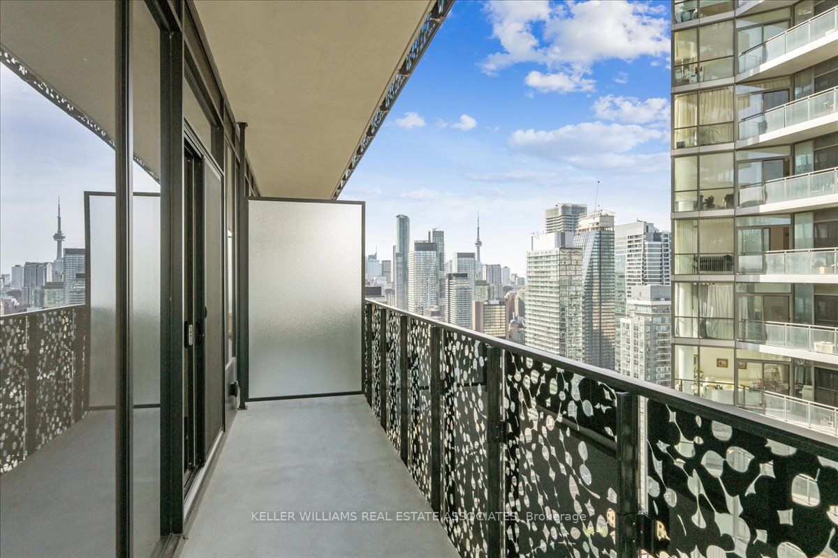 55 Charles St E, unit 3909 for rent