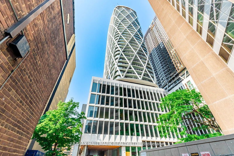 230 Simcoe St, unit 2411 for sale