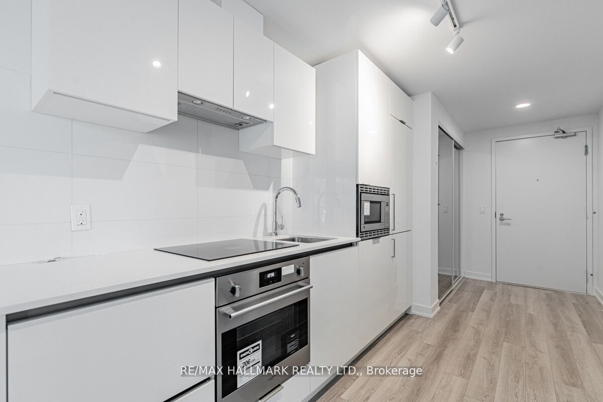 230 Simcoe St, unit 2411 for sale