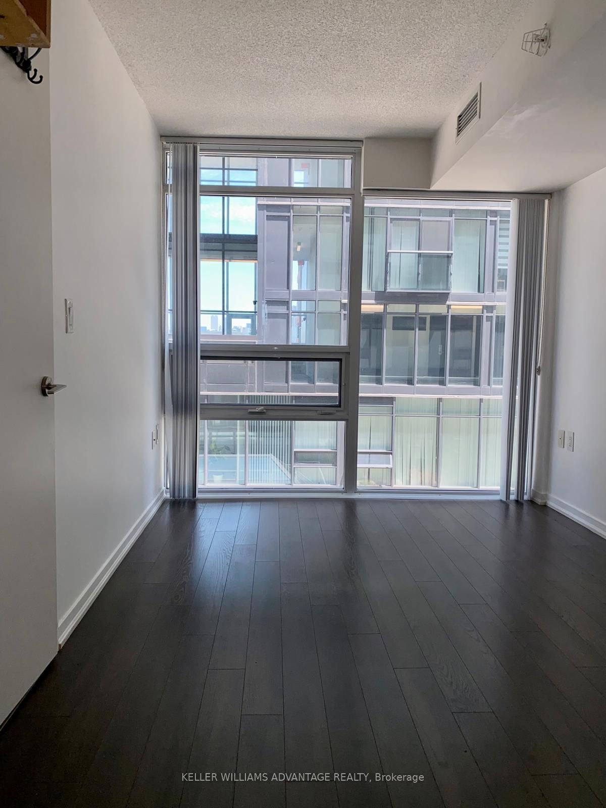 36 Lisgar St, unit 903 for rent