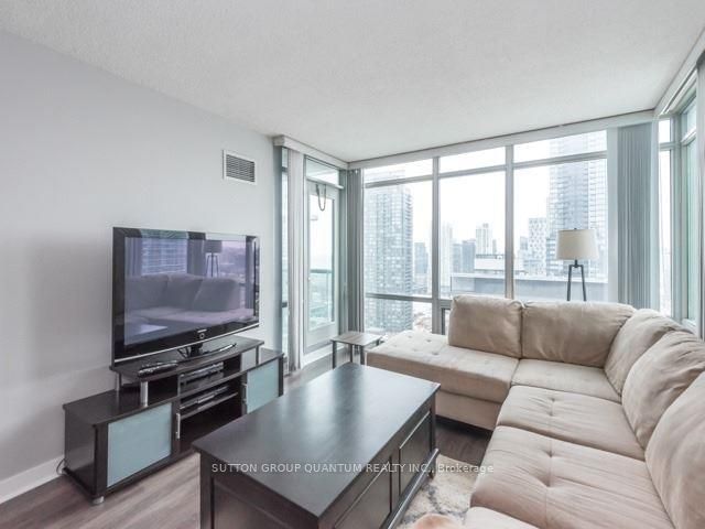 81 Navy Wharf Crt, unit 3009 for rent