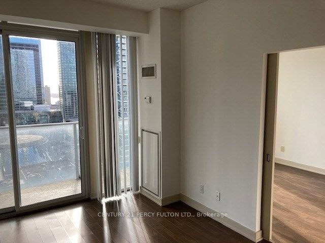 126 Simcoe St, unit 2309 for rent