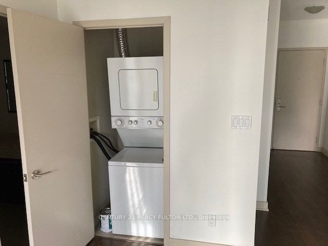 126 Simcoe St, unit 2309 for rent