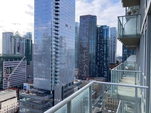 126 Simcoe St, unit 2309 for rent