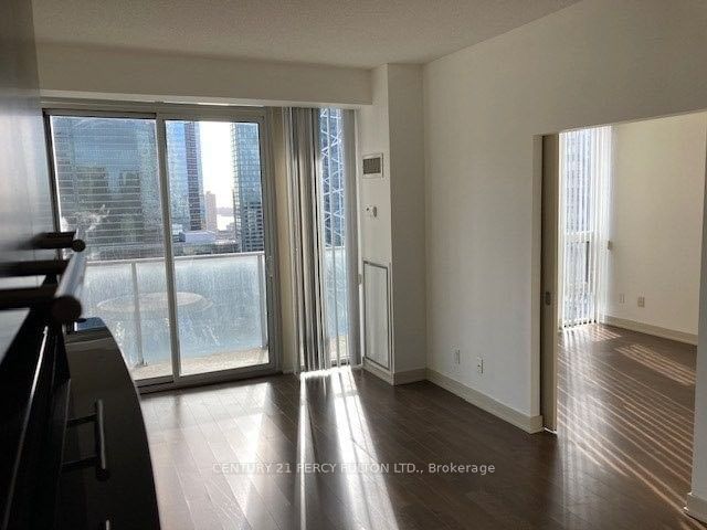 126 Simcoe St, unit 2309 for rent