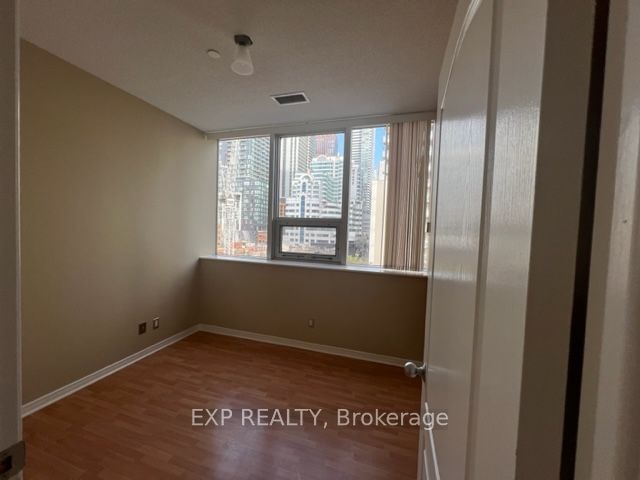 393 King St W, unit 501 for sale