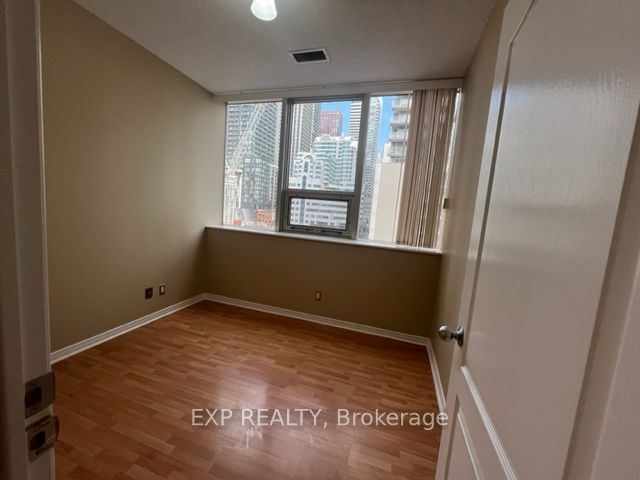 393 King St W, unit 501 for sale