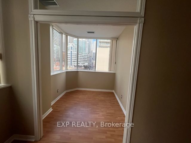 393 King St W, unit 501 for sale