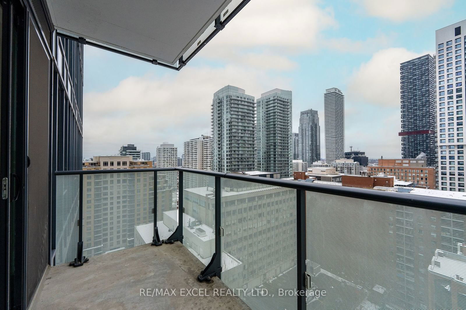 161 Roehampton Ave, unit 1913 for sale