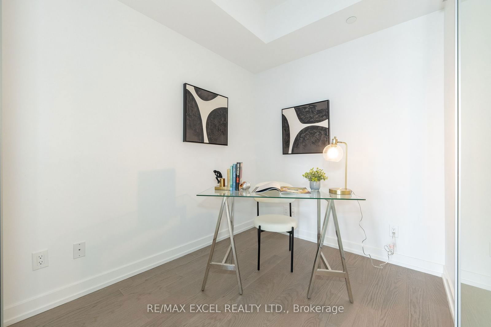 161 Roehampton Ave, unit 1913 for sale