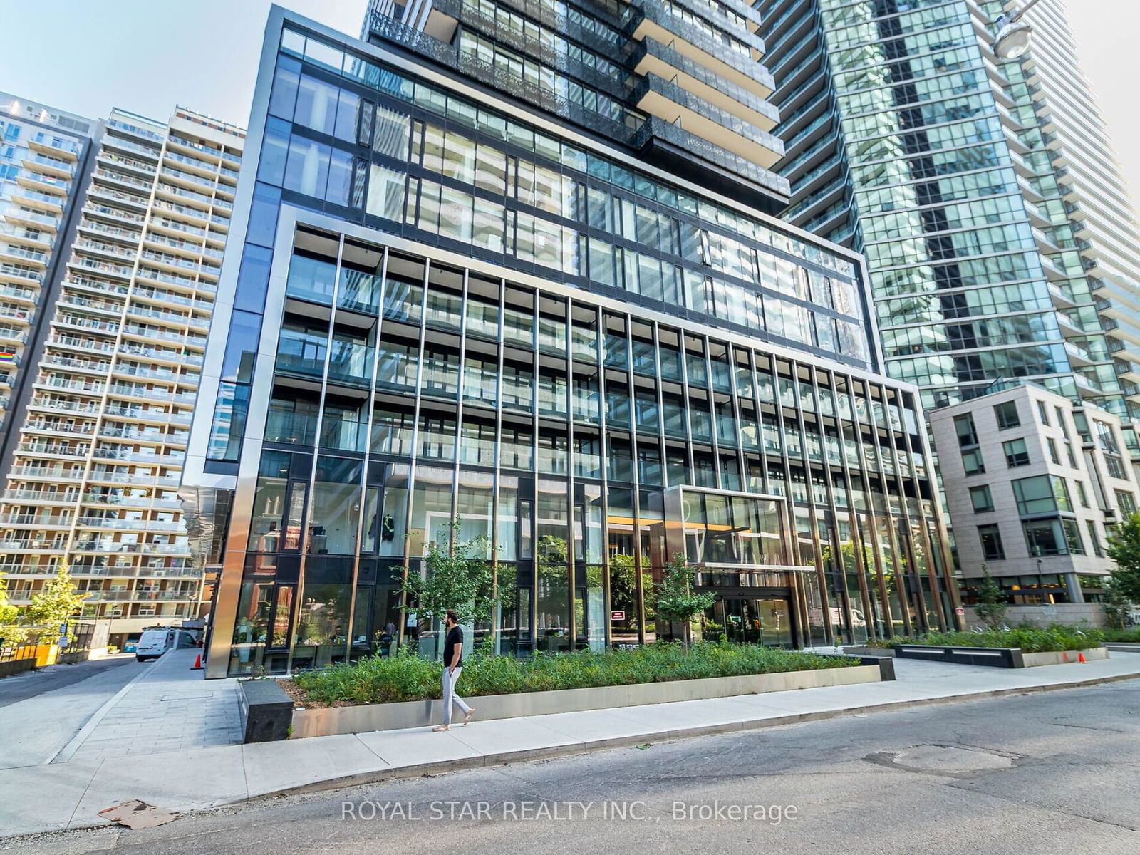 55 Charles St E, unit 4004 for rent