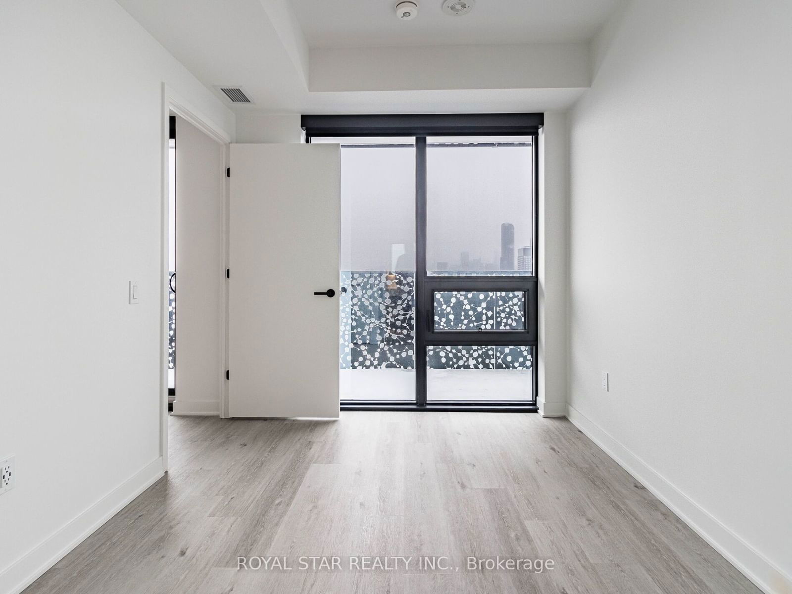 55 Charles St E, unit 4004 for rent