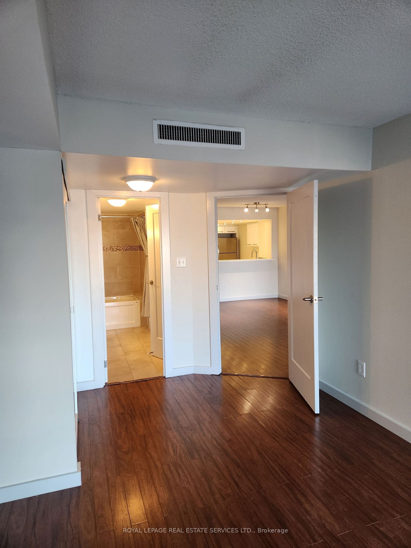 1001 Bay St, unit 1818 for rent